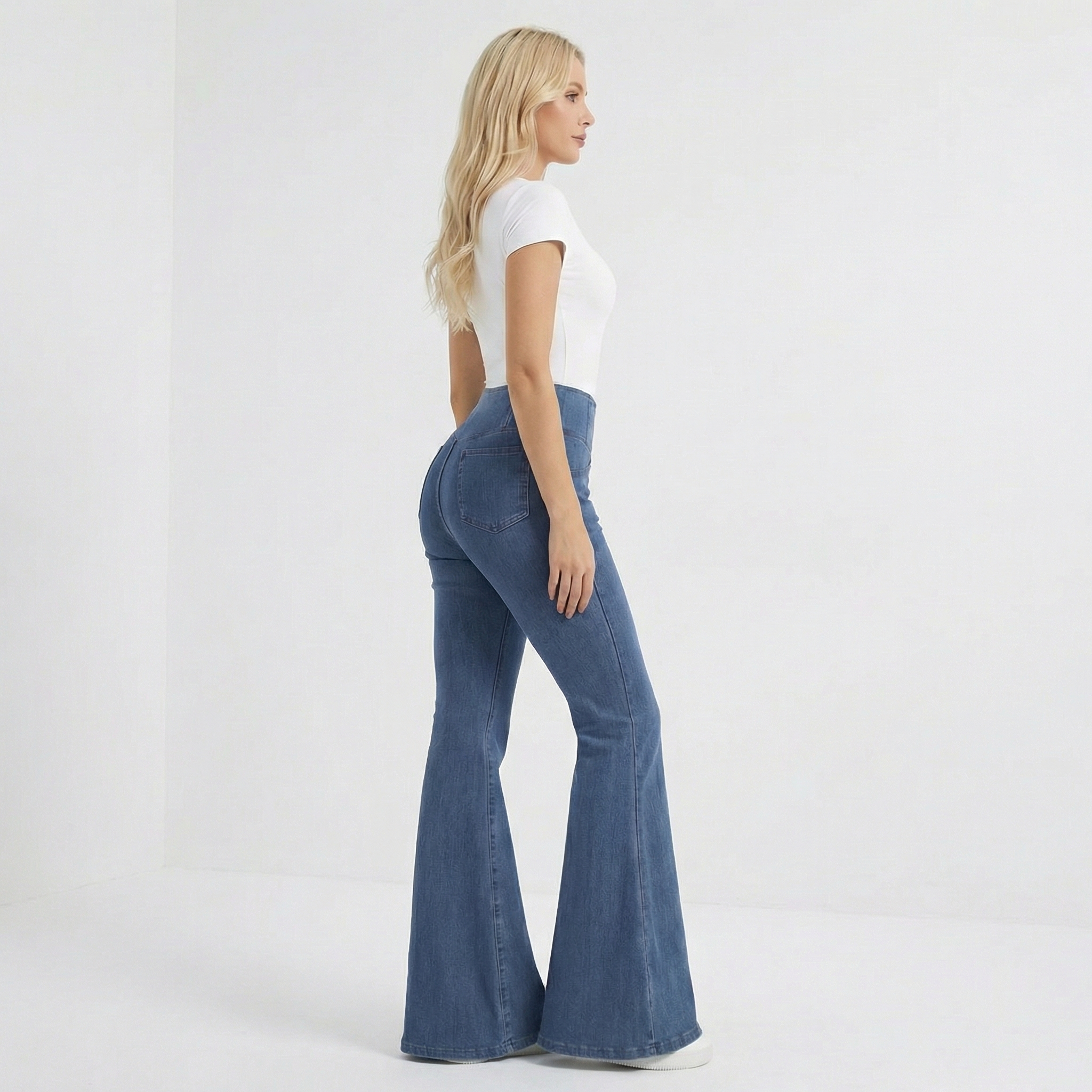 Luna Flare Jeans – High-Waist Sculpt Fit